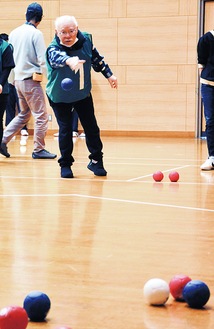 「ボッチャ」で交流の輪　